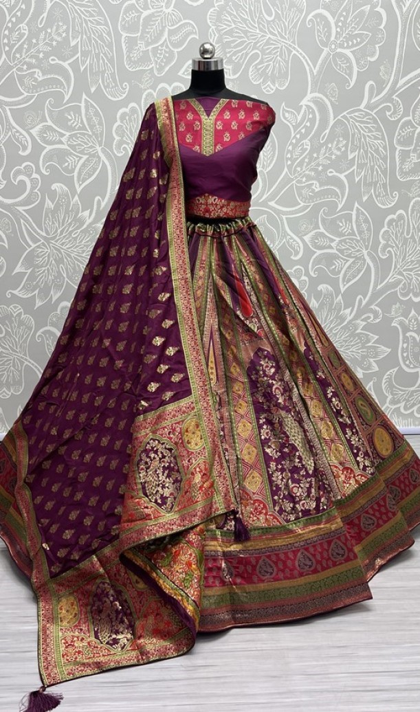 Full Flaired Banarasi Weaving Lehengacholi