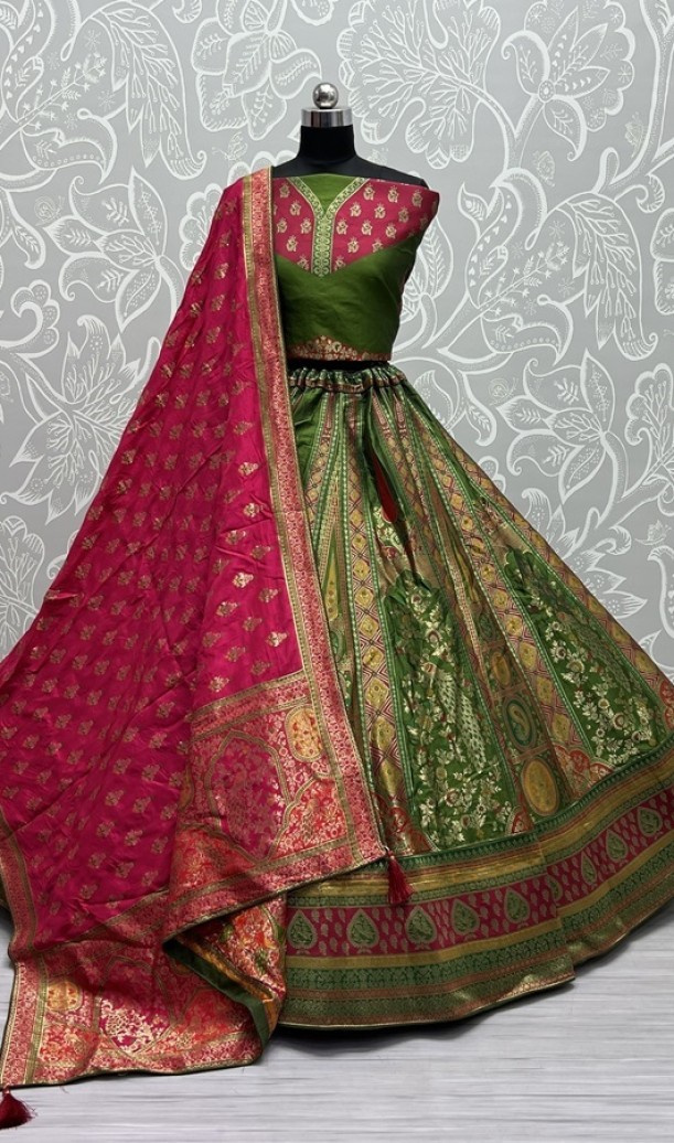 Full Flaired Banarasi Weaving Lehengacholi