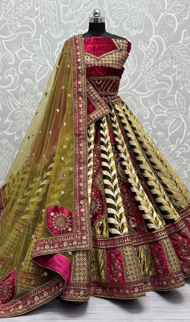 Exceptionally Crafted Embroidery with Details on Thread and Squins work Six Meter plus Flair Lehengacholi 