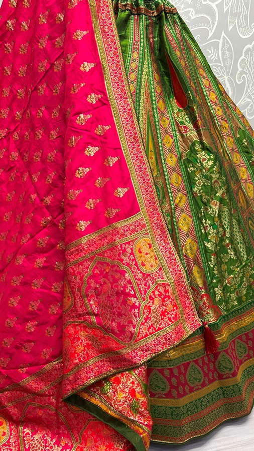 Full Flaired Banarasi Weaving Lehengacholi