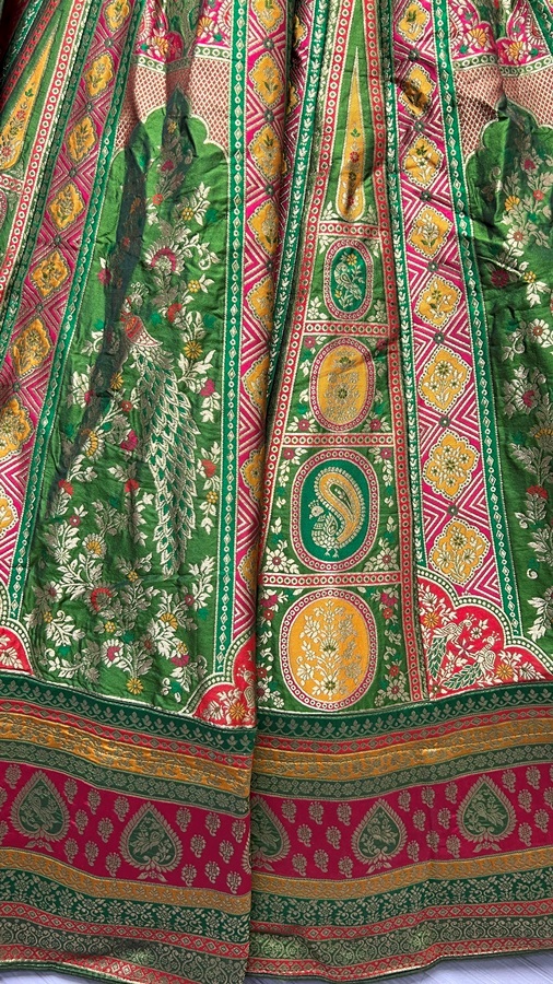 Full Flaired Banarasi Weaving Lehengacholi