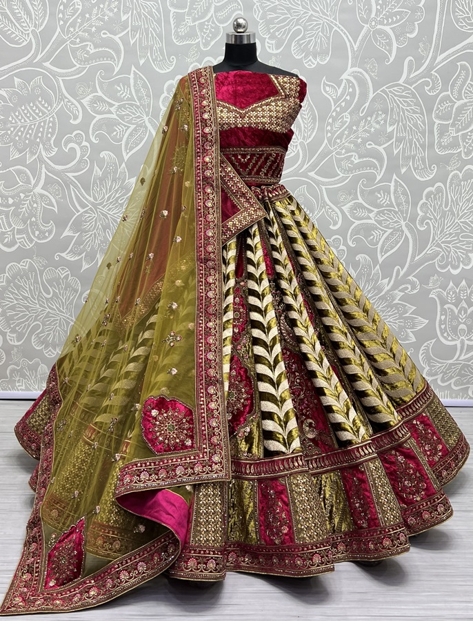 Exceptionally Crafted Embroidery with Details on Thread and Squins work Six Meter plus Flair Lehengacholi 