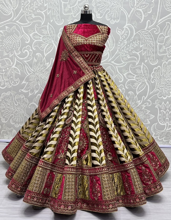 Exceptionally Crafted Embroidery with Details on Thread and Squins work Six Meter plus Flair Lehengacholi 
