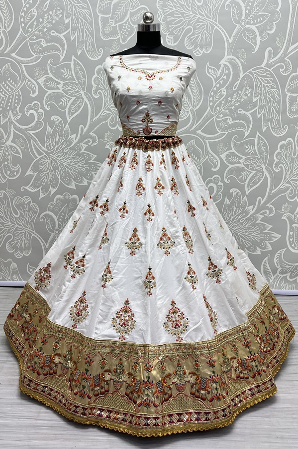 Hand Mirror Crafted Bandhani Print Pure Gadhwal silk Lehengacholi 
