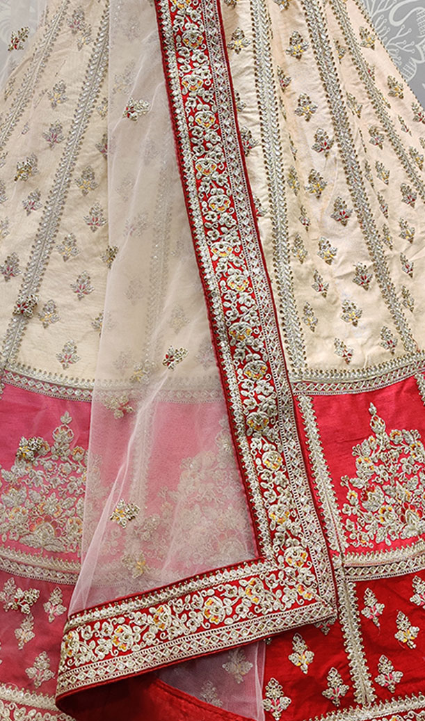 White Fabulous Zarkan Lehengacholi 